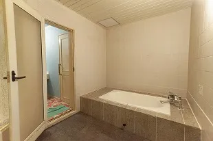 402号室浴室